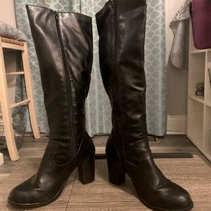 Black tall boots in excellent condition.